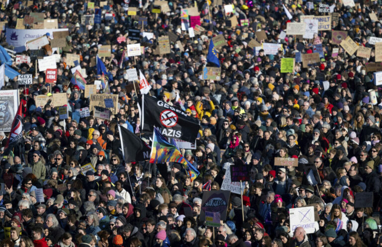 V Mníchove protestovalo 250-tisíc ľudí proti krajnej pravici, demonštranti sa zhromaždili pod heslom „Demokracia ťa potrebuje“