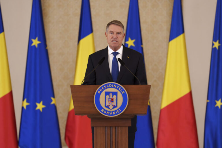 Klaus Iohannis odstupuje z funkcie prezidenta