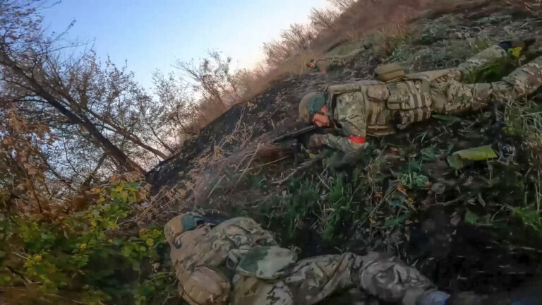 Strategické mestá na východe Ukrajiny sú v ohrození. Ruské sily pokračujú v postupe pri meste Toreck