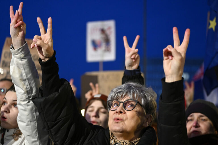 Protesty „Slovensko je Európa“ pokračujú aj v piatok 7. februára, opäť sa uskutočnia v desiatkach slovenských miest