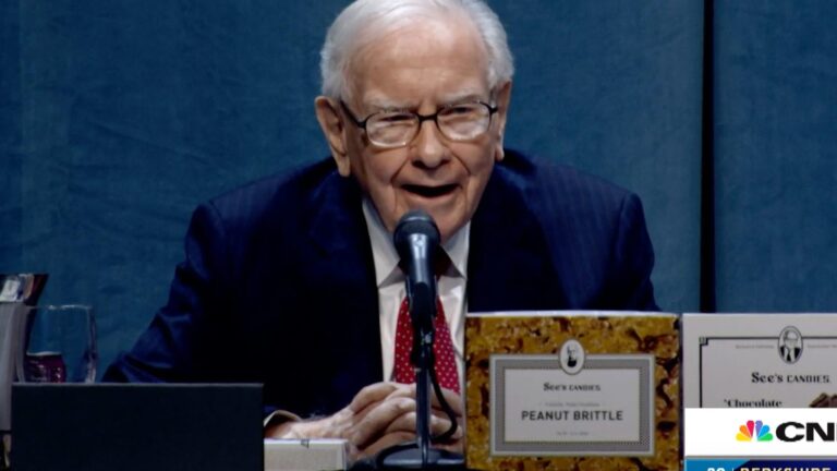 Warren Buffett nazýva Trumpove tarify daň z tovaru, hovorí: „Zubná víla neplatí„ em “