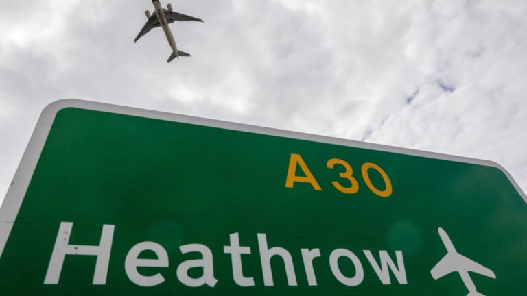 Letisko Heathrow sa zatvorí v piatok po požiari spôsobuje výpadok energie