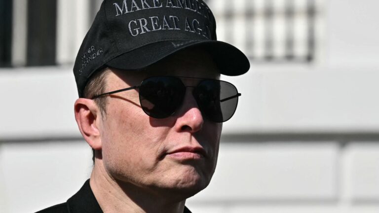 Elon Musk dostal predvolanie v SEC Suit pred zverejnením Twitter