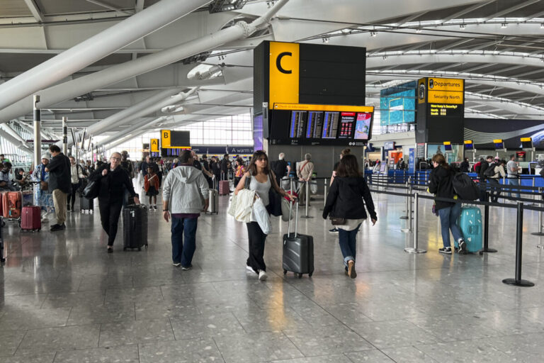 Požiar v elektrickej rozvodni vyradil z prevádzky letisko Heathrow na 24 hodín