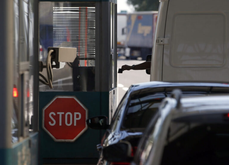 Slintačka a krívačka spôsobila pohotovosť aj na hraniciach, polícia preveruje prevoz živých zvierat