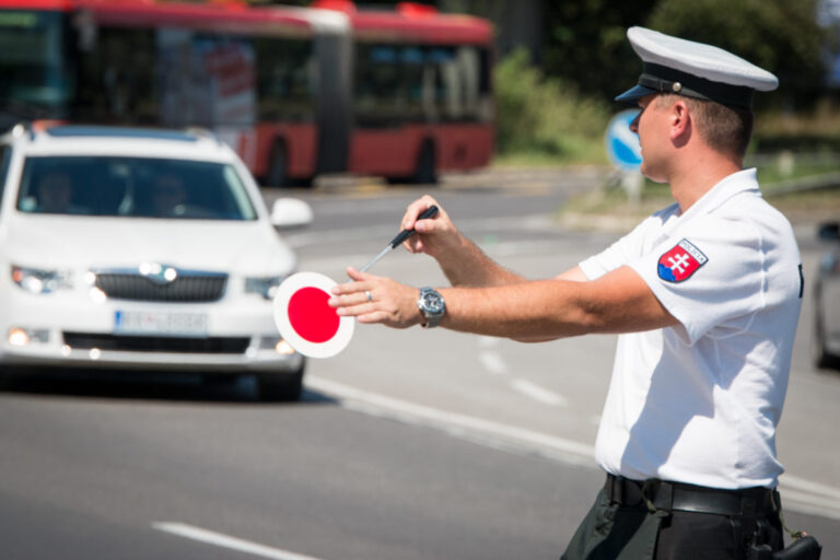 Policajti odštartovali celoslovenskú akciu Seatbelt, posvietia si na používanie bezpečnostných pásov