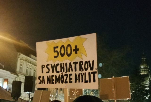 Košice opäť protestovali, v uliciach bolo 7-tisíc ľudí. Uctili si aj obete tragédie vo Veľkom Šariši – FOTO